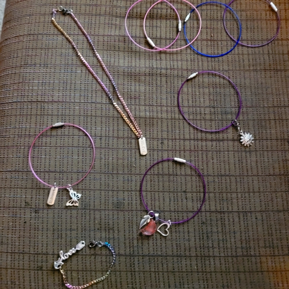 Jewelry and healing gemstone bracelets!